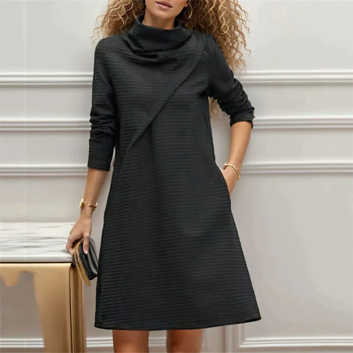 Kirsten - Trendy monochrome mini dress with long sleeves.