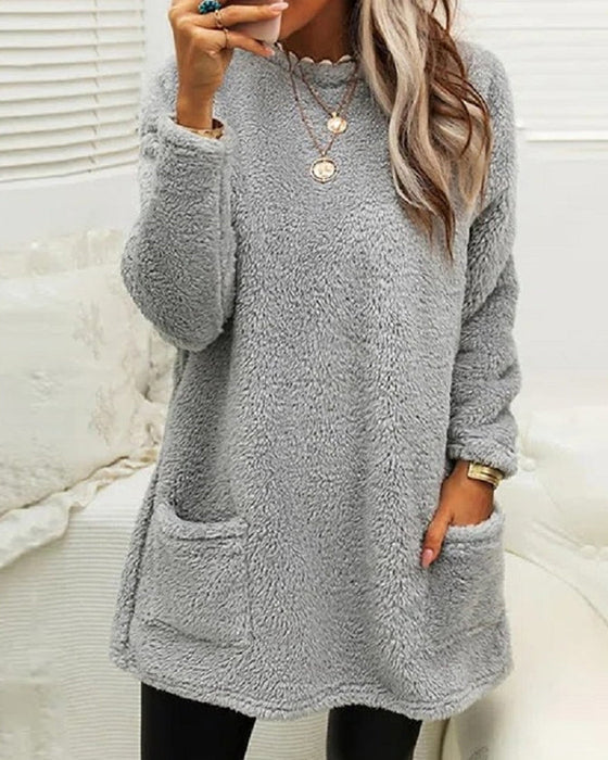 Casual women's sweater with pockets