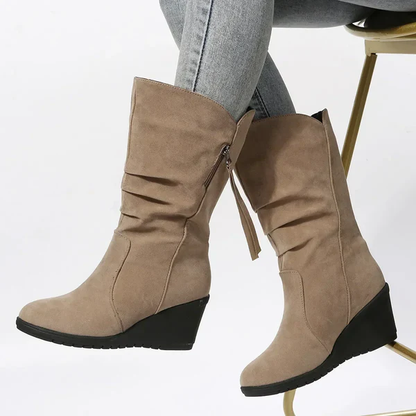 Elegant heeled boots for maximum comfort