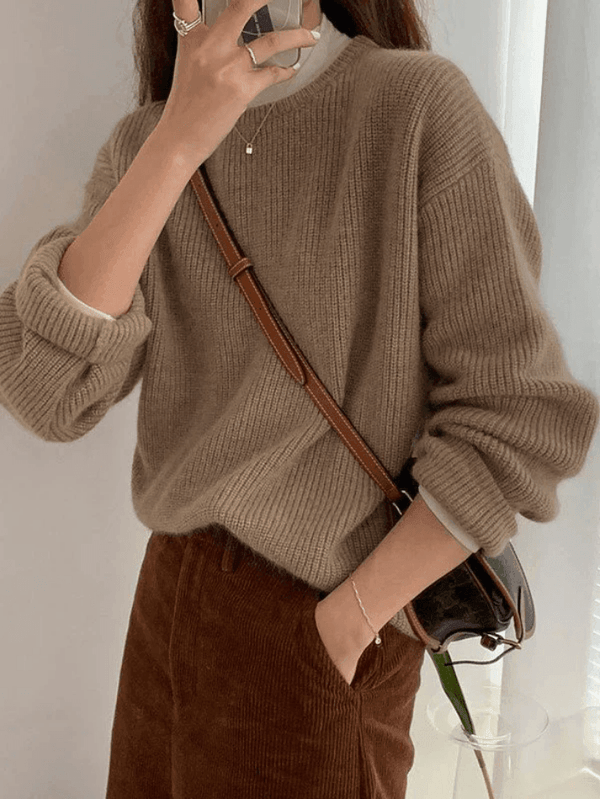 A versatile, elegant and comfortable round-neck sweater for every day.