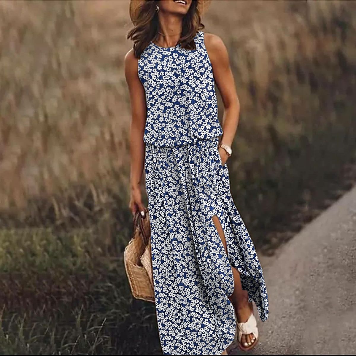 Melle - Chic maxi dress in small floral with pockets.