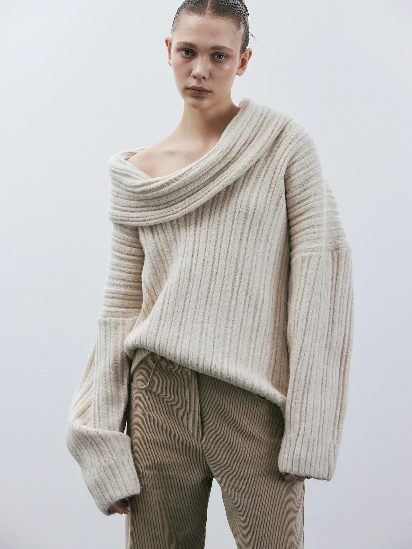 Oversized women's knitted sweater