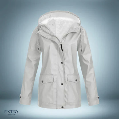 Wind and waterproof raincoat from rainista