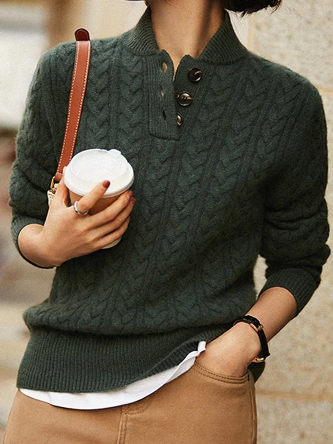 Trendy cable-knit sweater: casual chic for every woman