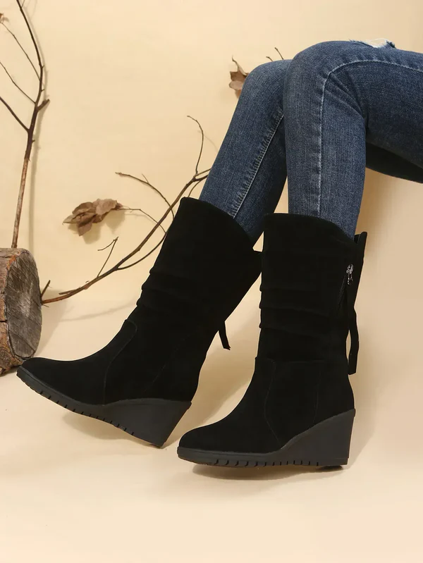 Elegant heeled boots for maximum comfort