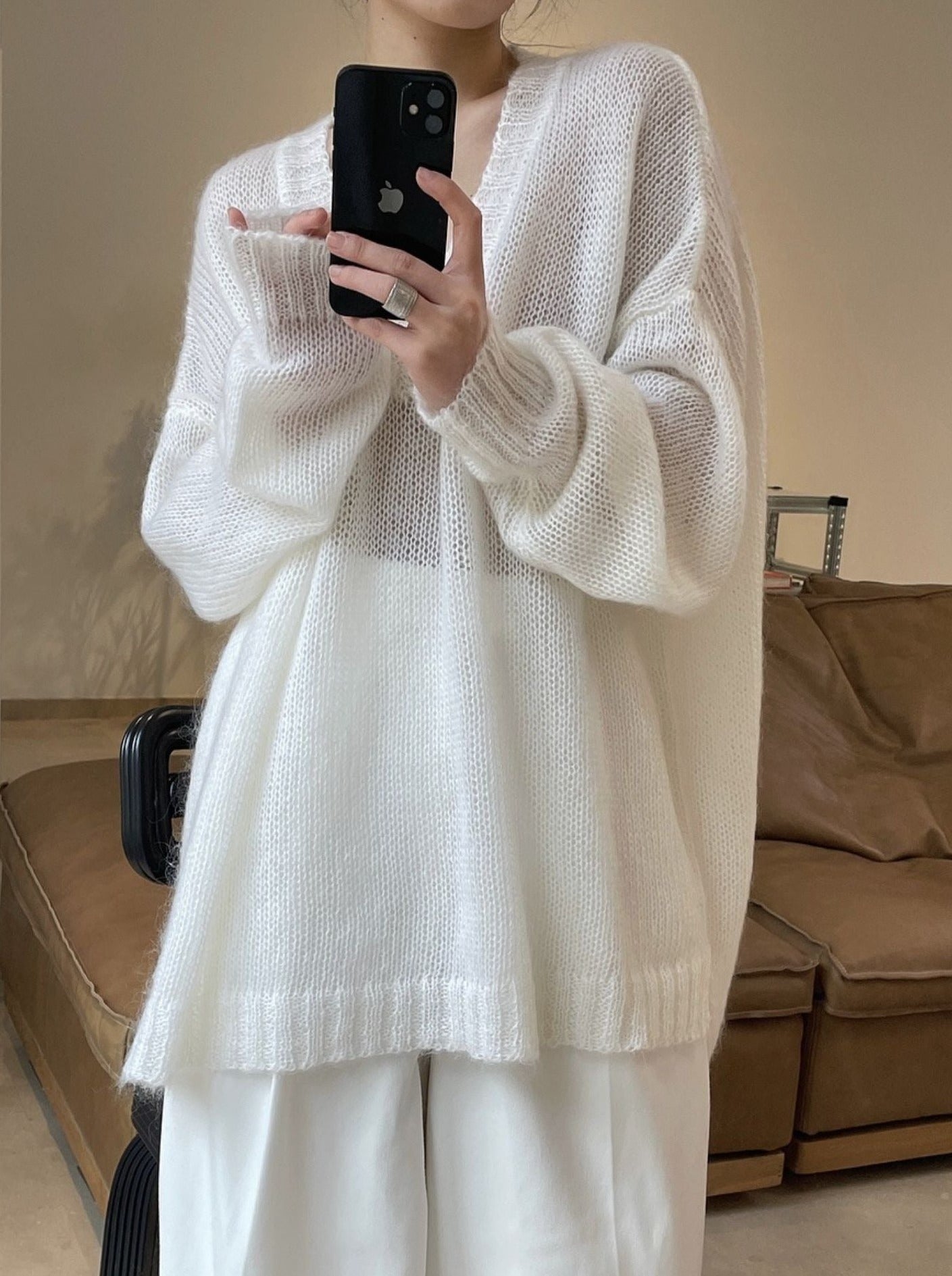 Women's elegant and warm oversized sweater with long sleeves for everyday wear