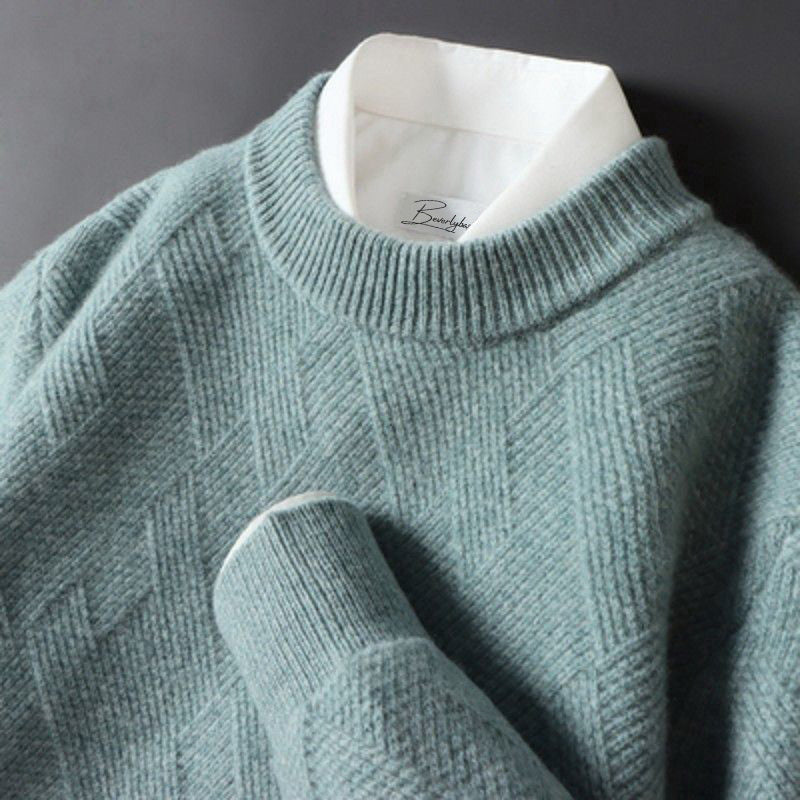 A modern classic: a stylish sweater for everyday comfort