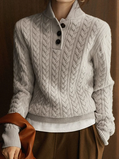 Trendy cable-knit sweater: casual chic for every woman