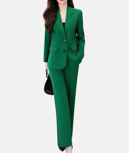 Elegant trouser suit with fitted blazer