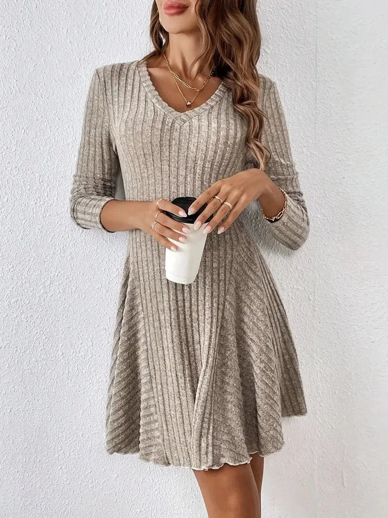 Dress with long sleeves and pattern