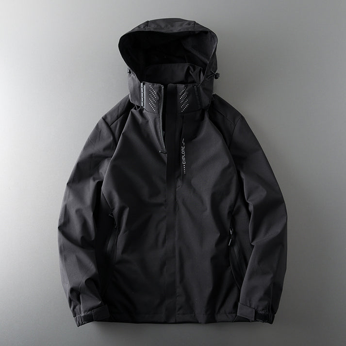 A water-resistant windbreaker: comfort and protection in all weathers