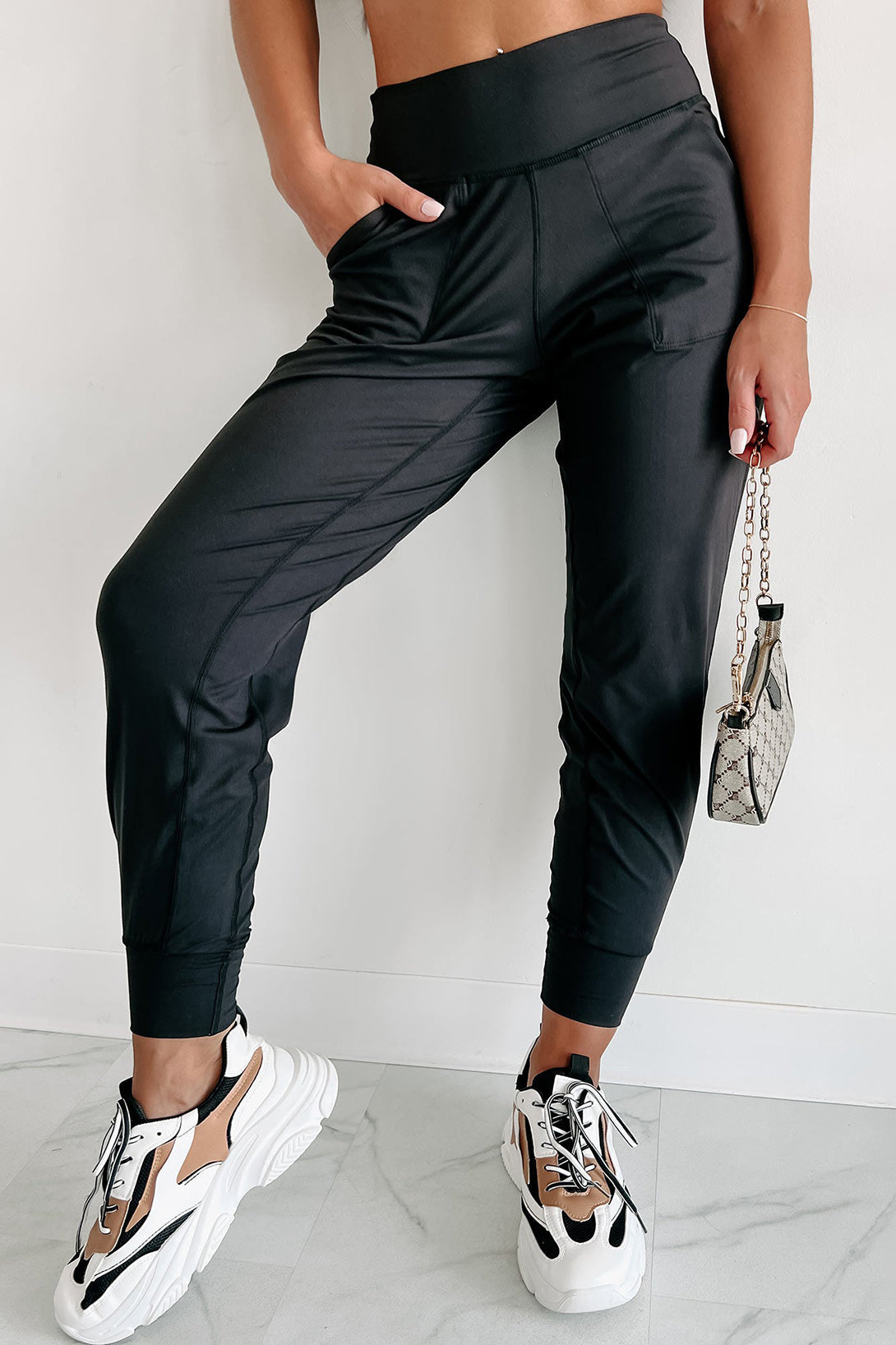 Jogging pants with high waist and open seam