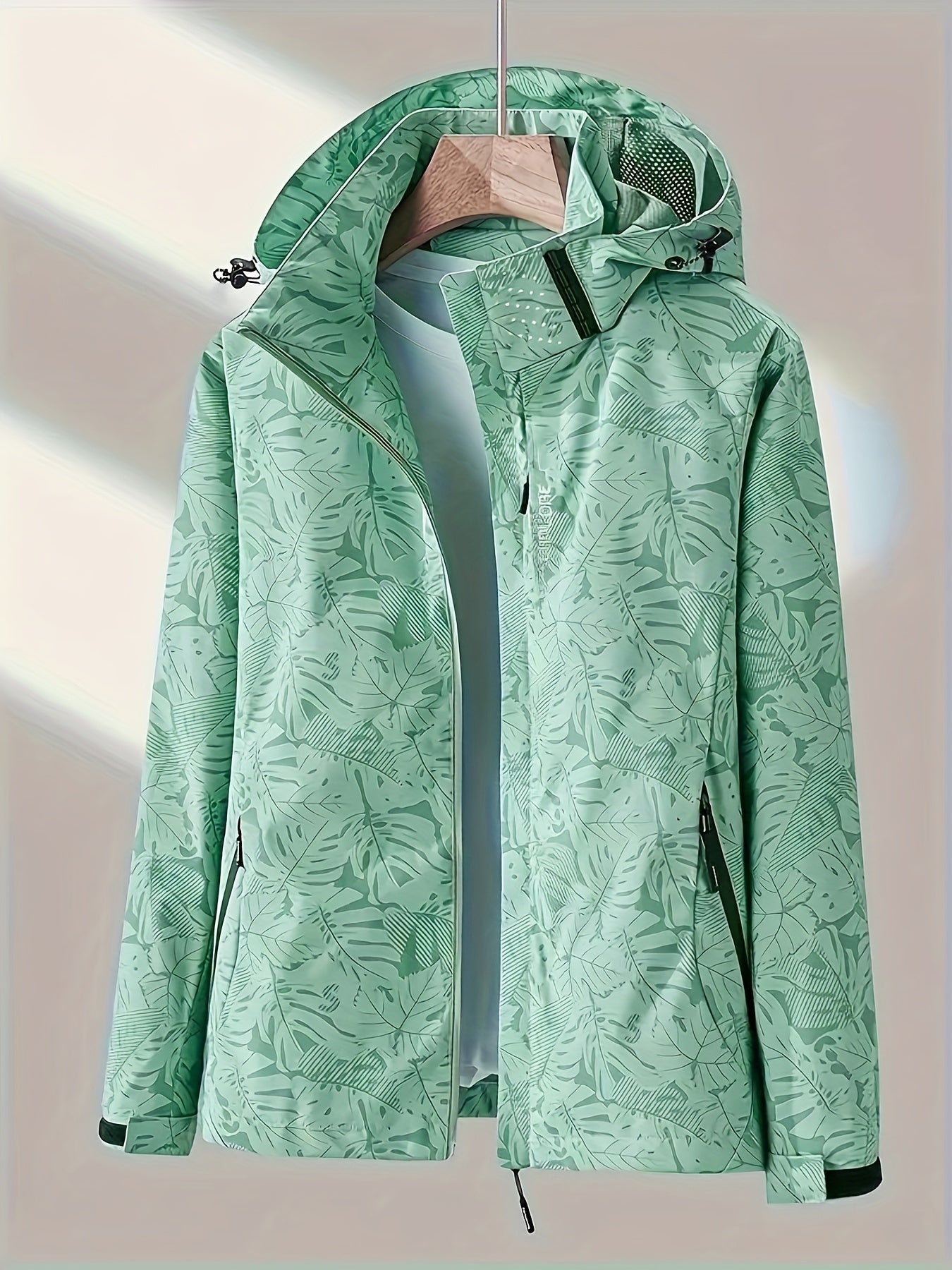 Wind and waterproof jacket for ladies