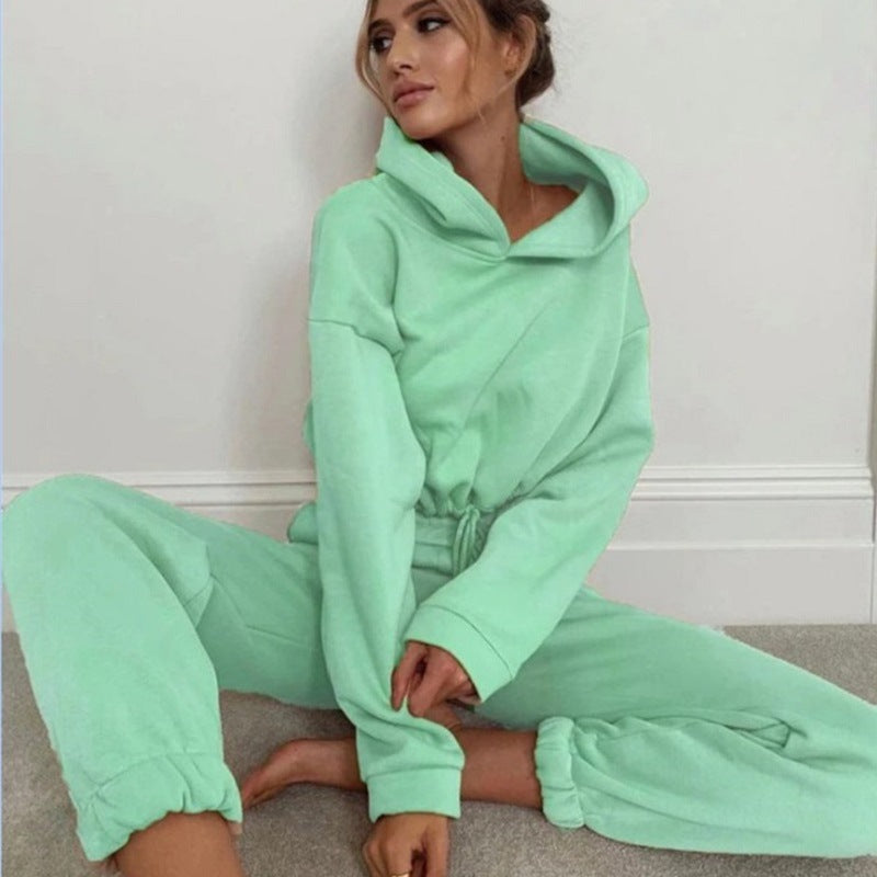 Jess-Mode | Fashionable Loungewear Set With Cropped Hoodie And Sweatpants