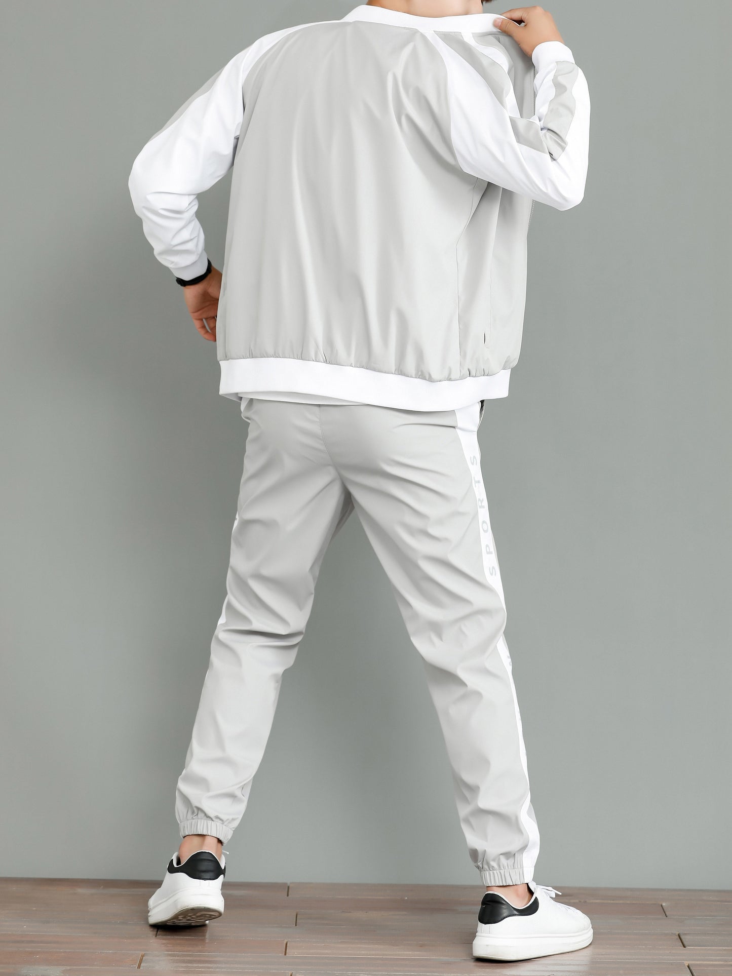 Modern tracksuit with jacket and trousers for men | Perfect for leisure activities