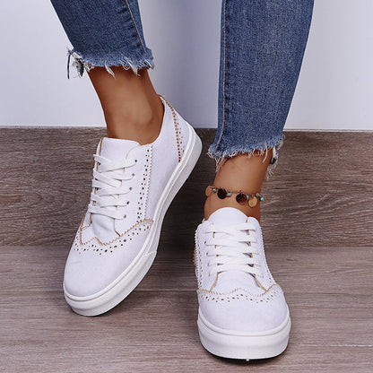 Elegant lace-up sneakers on flat sole