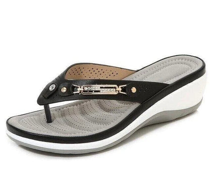 Hatty - Soft, padded flip-flop sandals