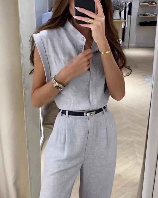 Margaux - Elegant outfit with plain shirt and pants