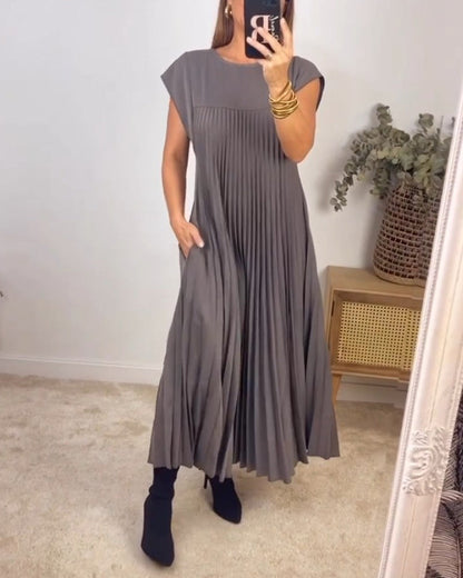 Sleeveless pleated simple solid color dress