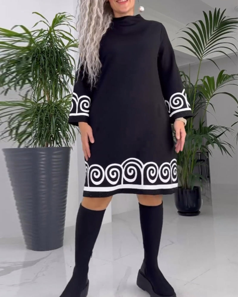 Dress with wavy pattern and long sleeves