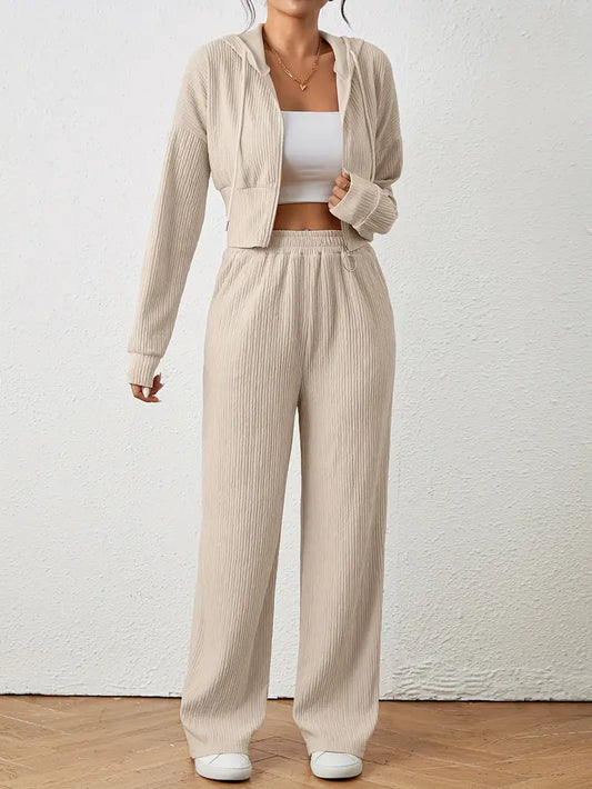 Jess | Women's pantsuit in polyester knit with hood and long sleeves