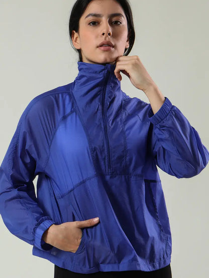 Lightweight women's windbreaker