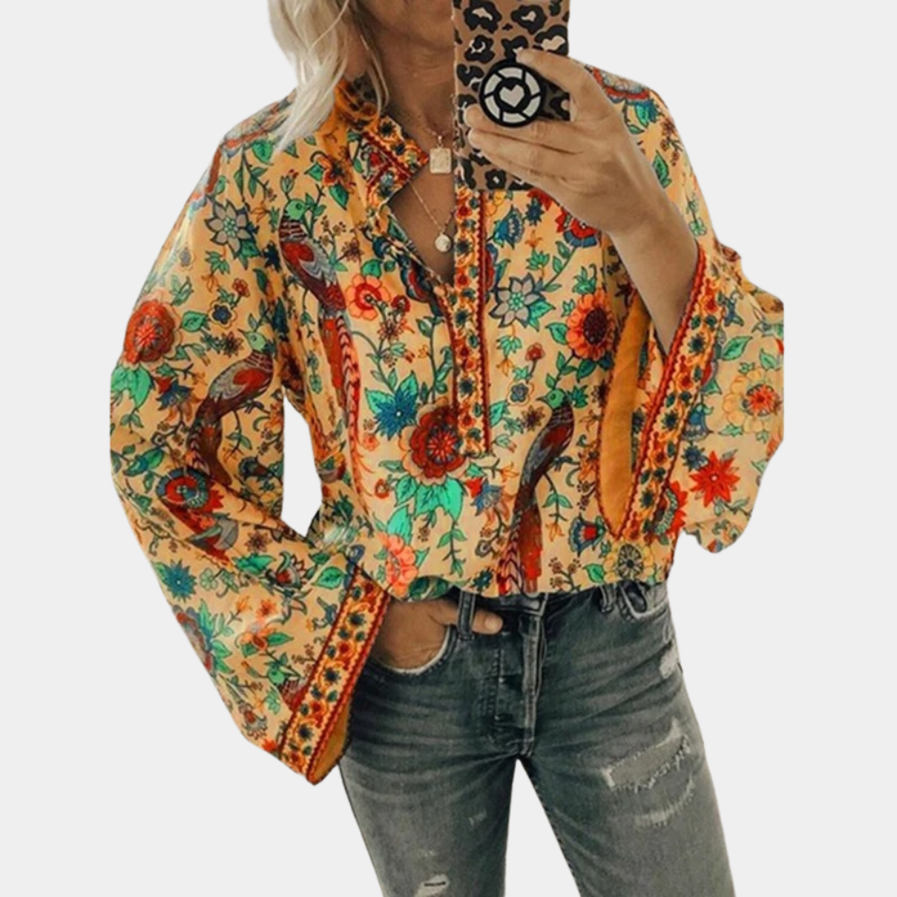 Cynthia - Women's blouse with floral pattern.