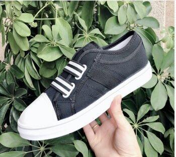 Lightweight comfortable canvas shoes