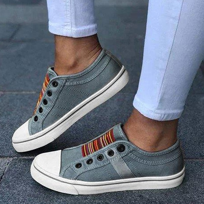 Lightweight comfortable canvas shoes