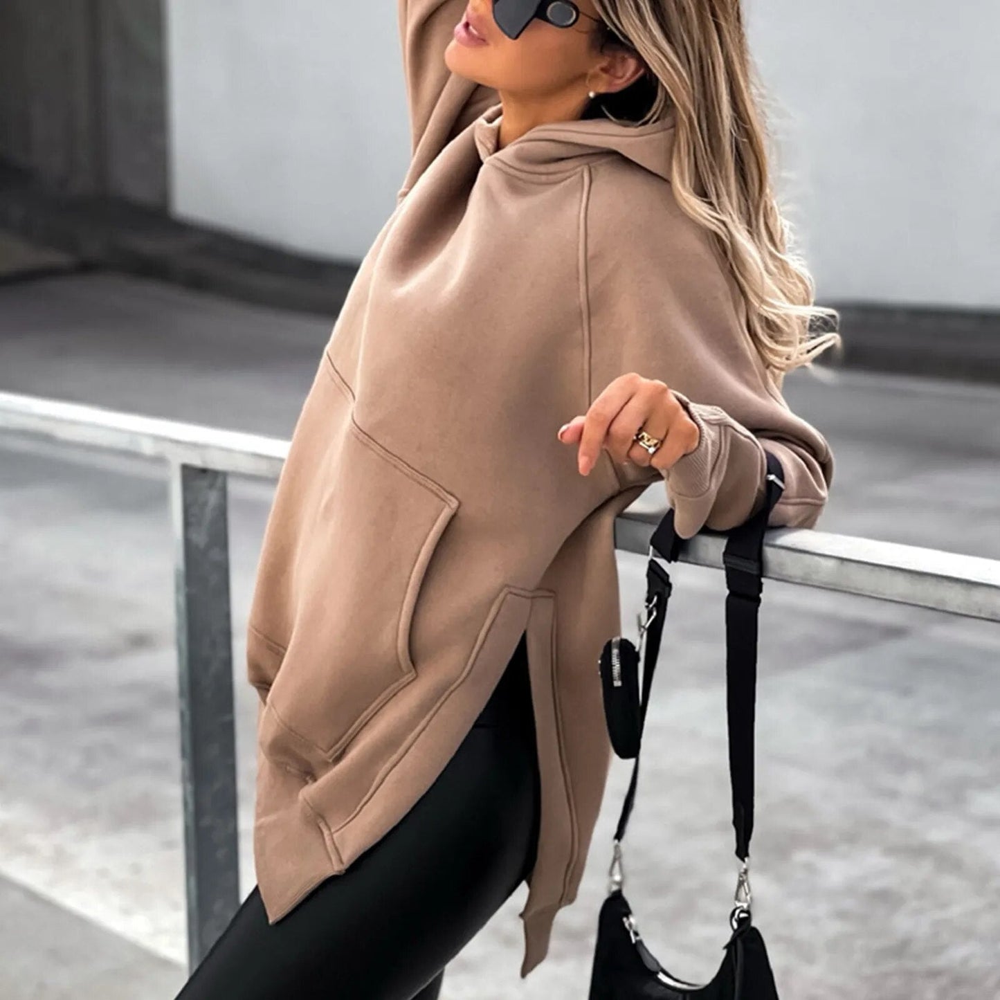 Loose-fit hoodie with slit - Lainey