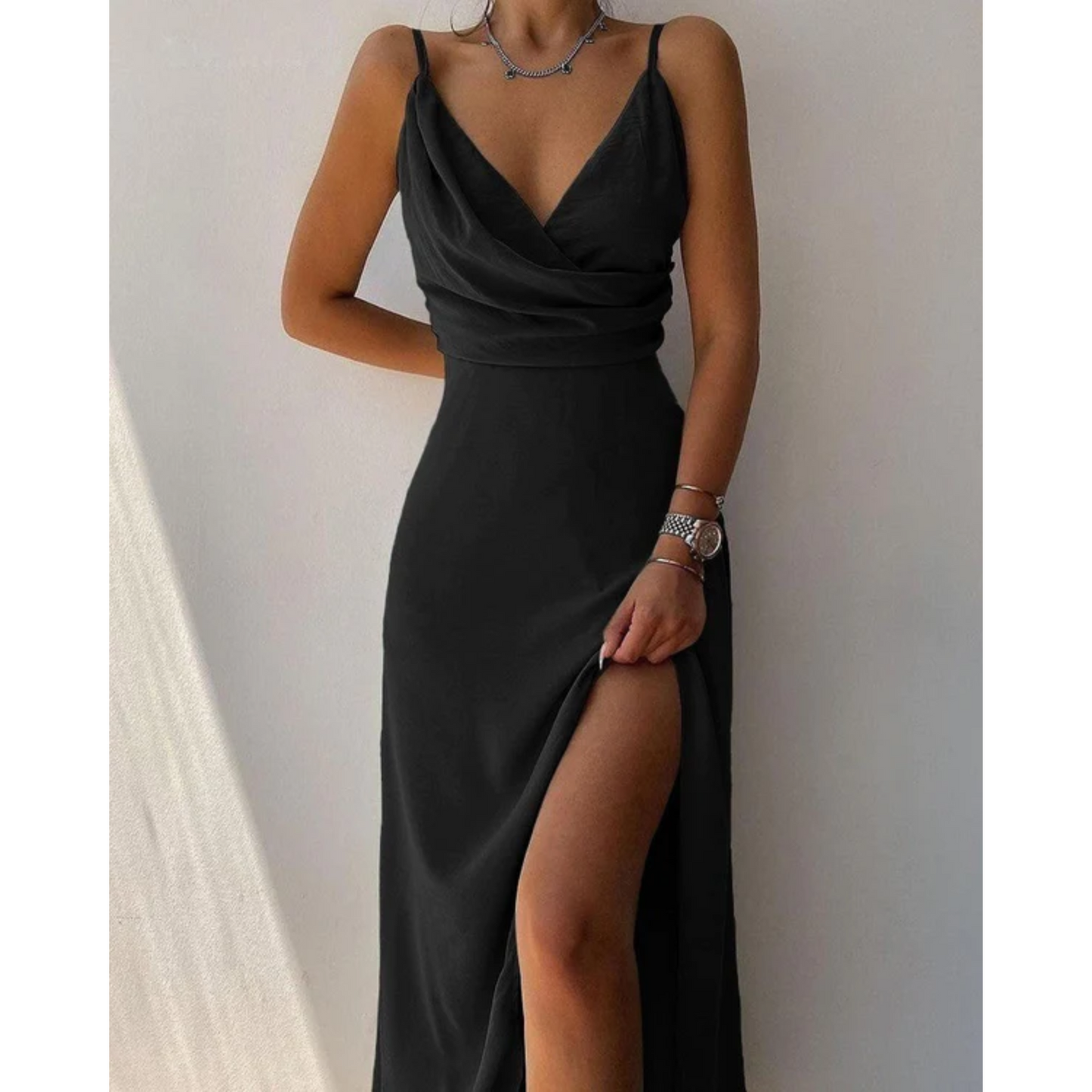 Femke | Long cocktail dress with slit and V-neckline