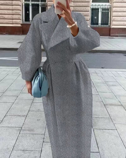 Luxurious warm women's coat