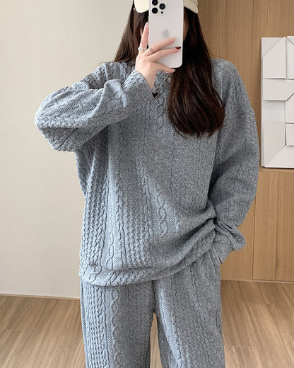 Women's two-piece long-sleeved sweater and pants