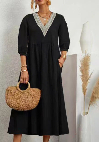 Maggie -Dress in cotton and linen with V-neckline, loose sleeves and lace