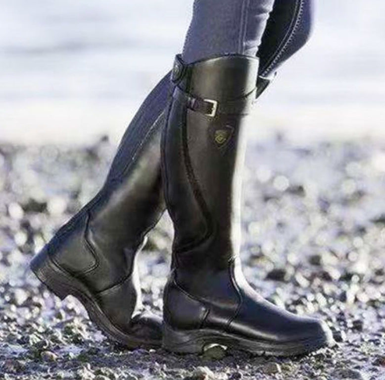 Comfortable and versatile orthopaedic boots