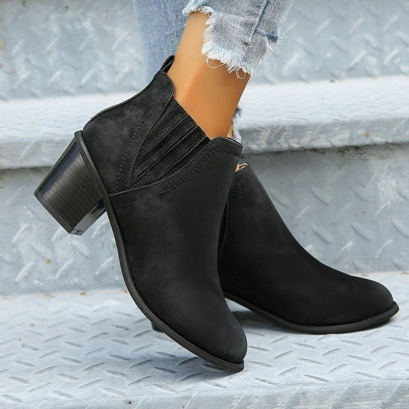 Vintage boots with thick heels - Elzbieta