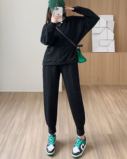 Women's two-piece long-sleeved sweater and pants