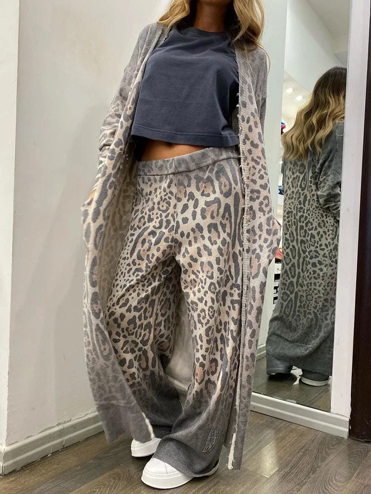 Stylish women's leopard print set with long fit