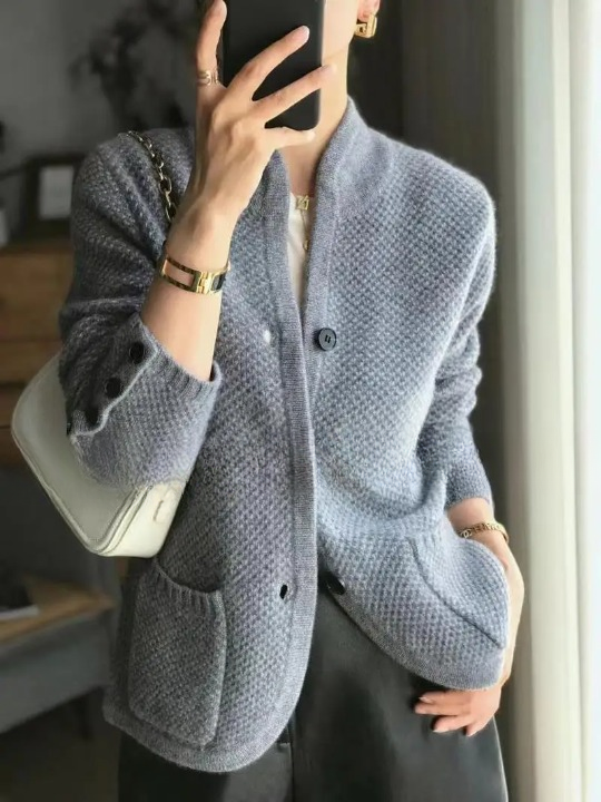 Elegant vest for fall and winter for women