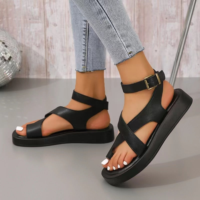 Flat sandals with adjustable buckle straps - Thora