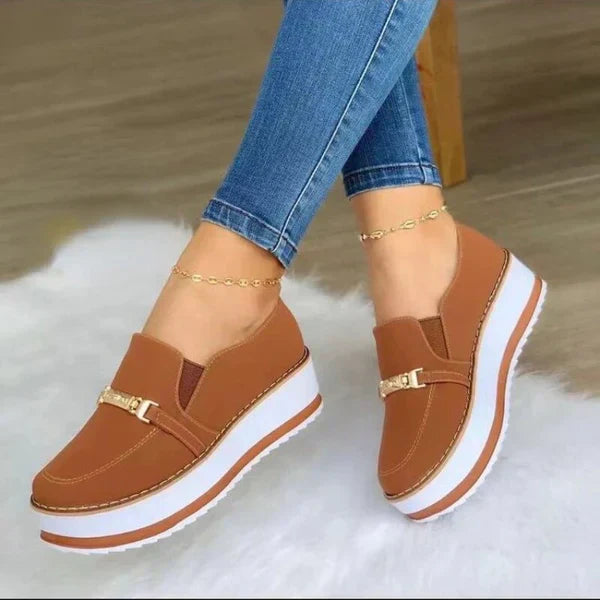 Women's shoes with platform sole