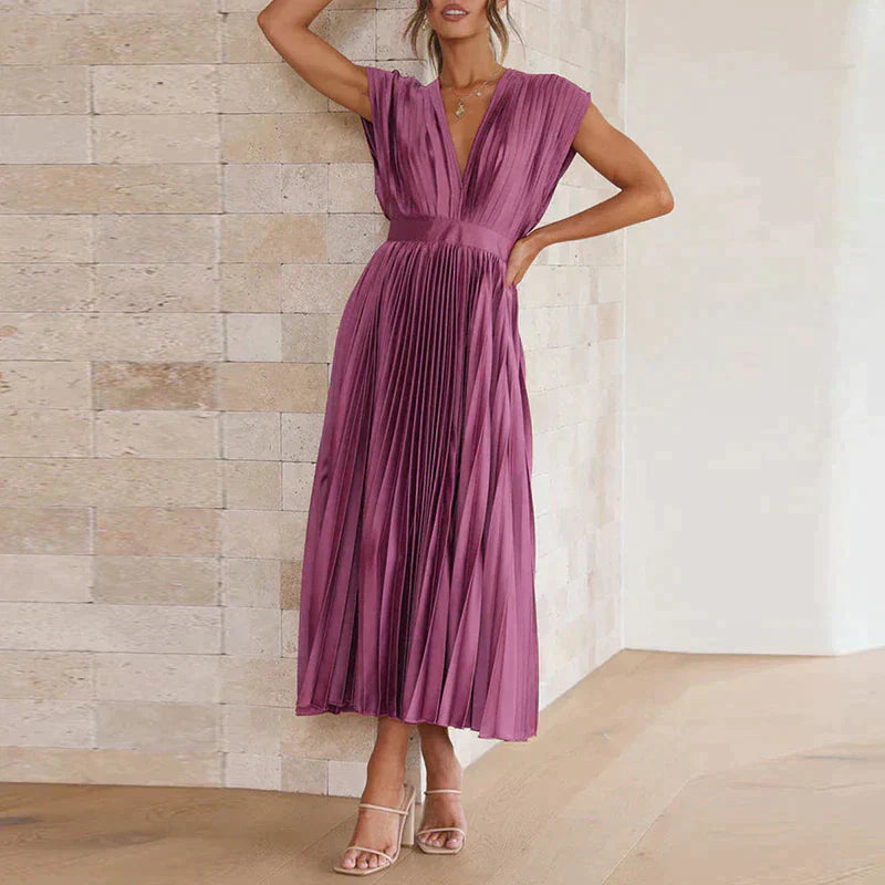 Iris - Elegant dresses with pleats