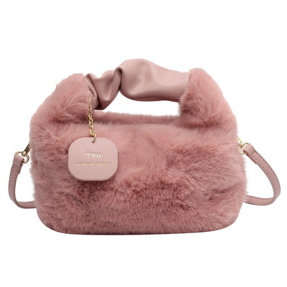 Fluffy Handbag | This bag you just want to hug