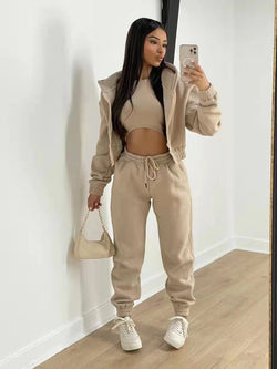 Comfortable 3-piece jogging suit for women