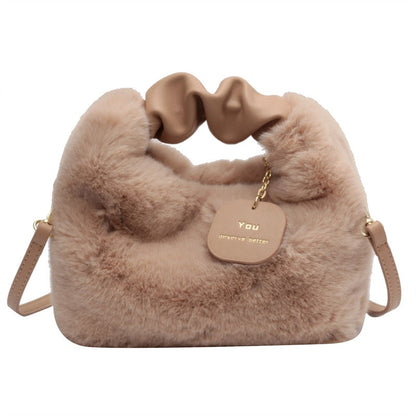 Fluffy Handbag | This bag you just want to hug