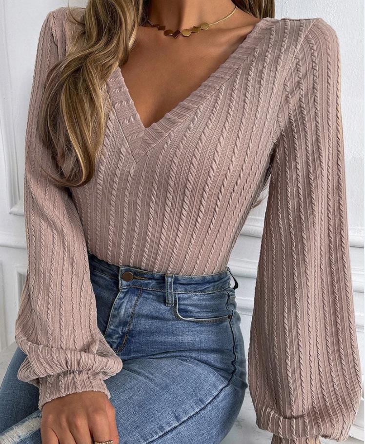 Lena - Elegant knit top with V-neck and long sleeves for women