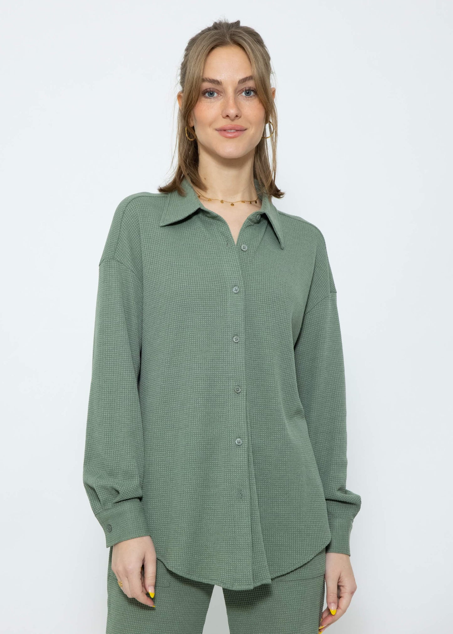 Reina - Oversized blouse in embossed piqué