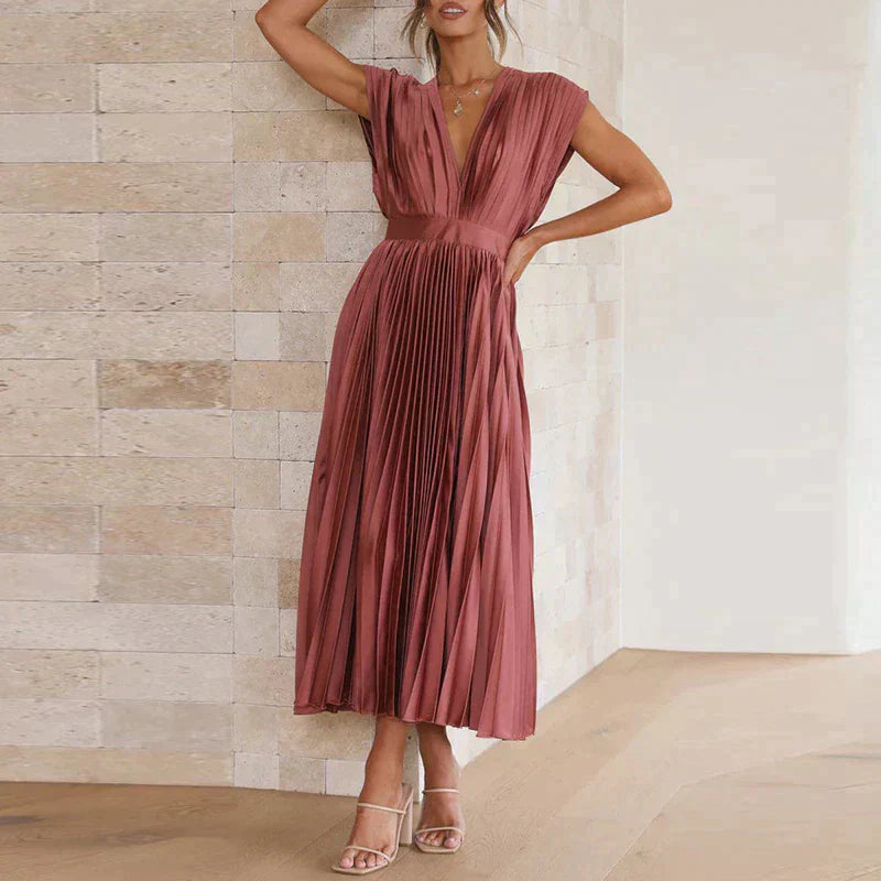 Iris - Elegant dresses with pleats