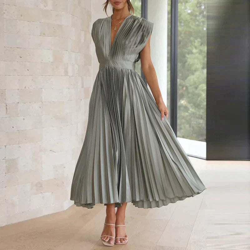 Iris - Elegant dresses with pleats