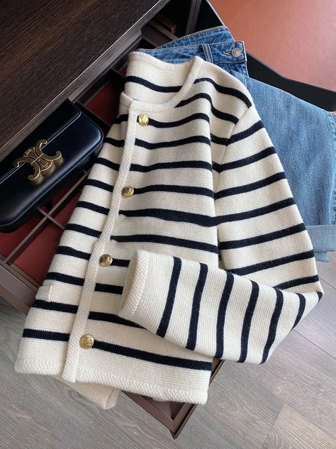 Stella - sweater with op neckline and stripes